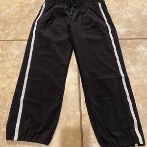Ivivva Cropped pants